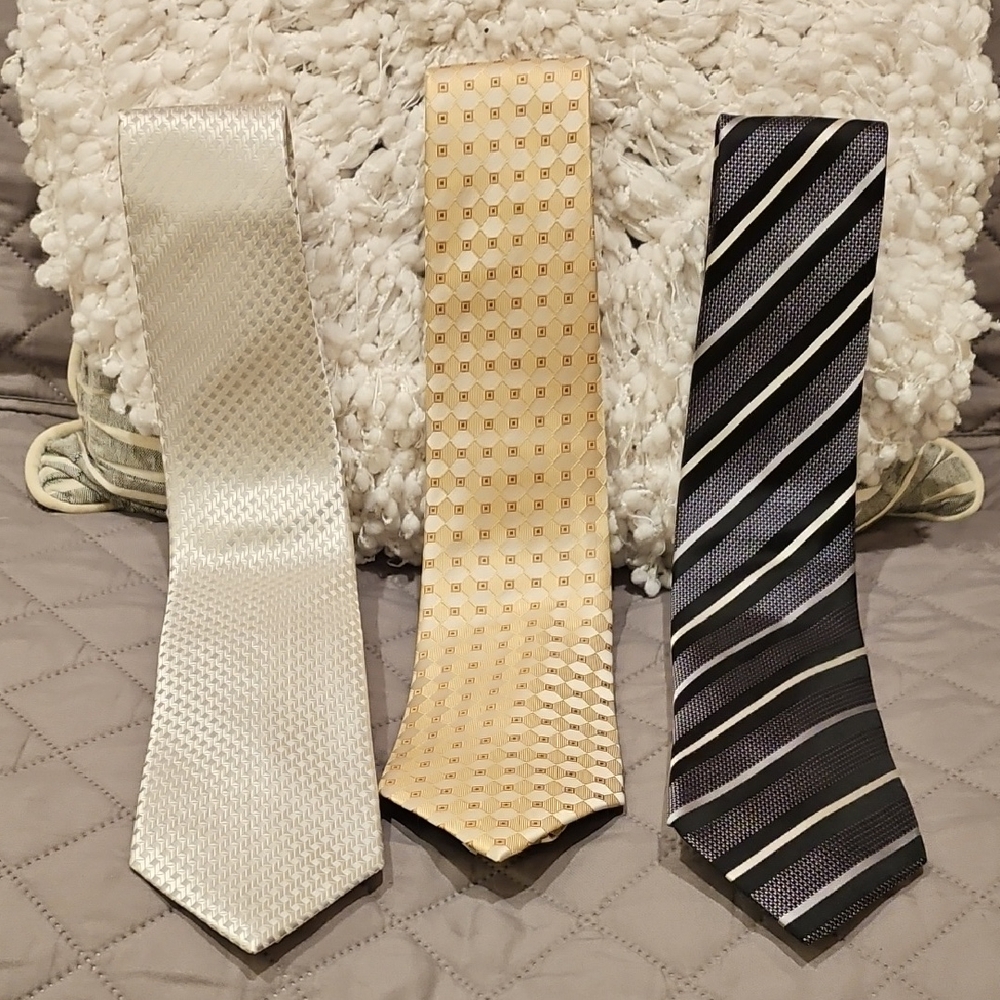 Sean John Elegant Men's Tie Set - Silver, Gold, and Black Striped